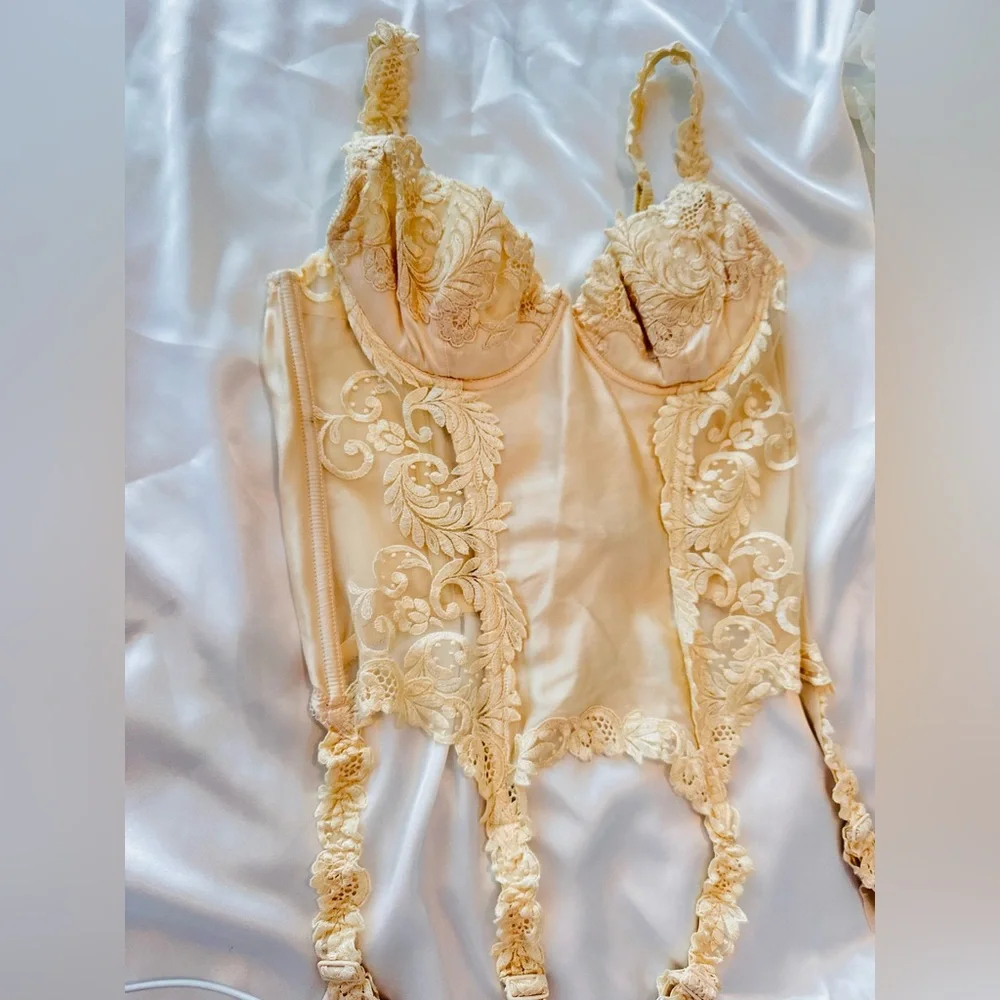 La Perla Gold label Elegant Cream Lace Bustier with garters